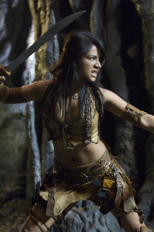 EsbergerEmma's tweet photo. @KarenDavid KD you certainly know how to fight with a sword!!! #ScorpionKing2 😁😘💙xxxx https://t.co/QJ8WeAly0C