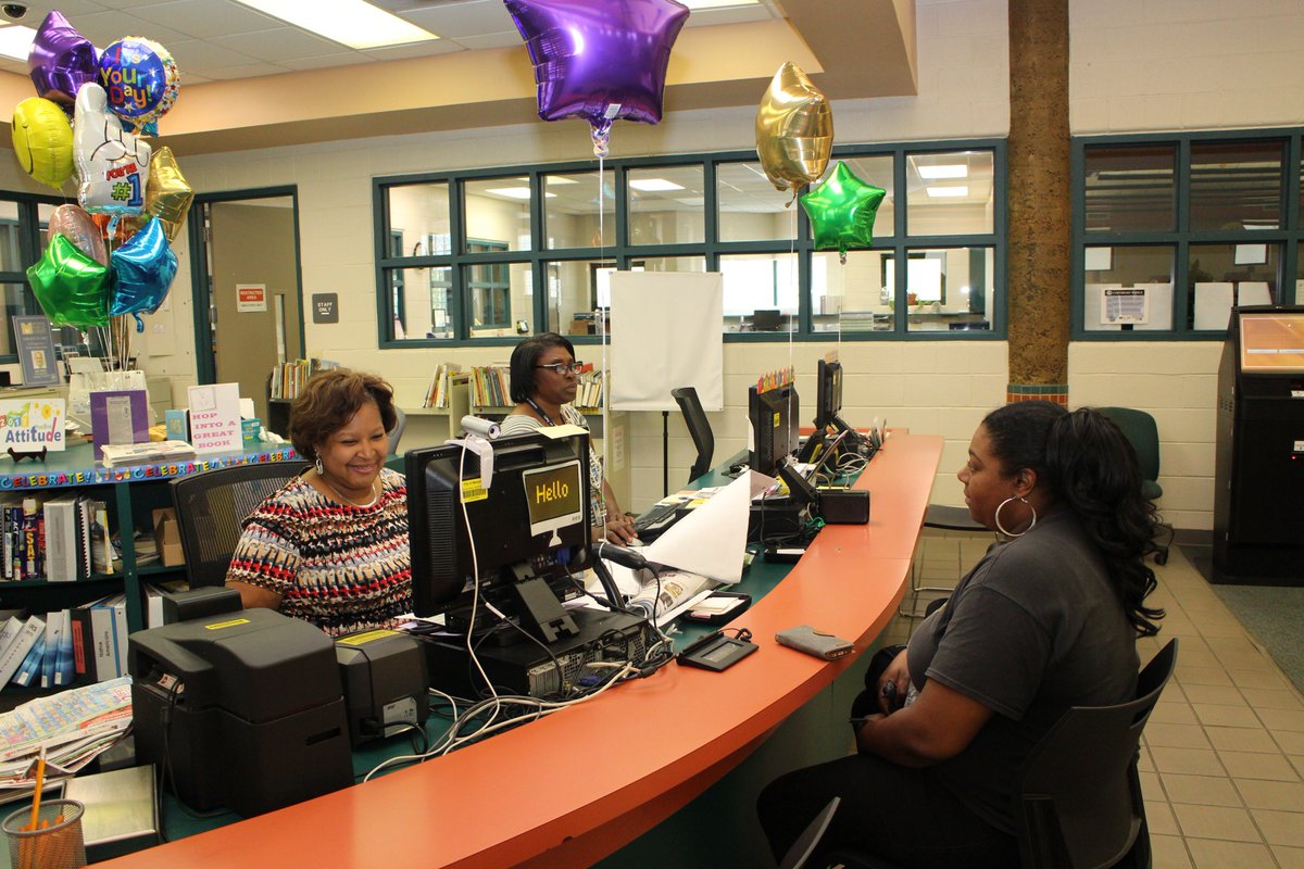 MEM_Library's tweet photo. @MEM_Library, we love our customers! Today (June 5) is CUSTOMER APPRECIATION DAY @ #NorthLibrary (1192 Vollintine Ave.). Stop by before 6pm! https://t.co/u0LfHc6eBP