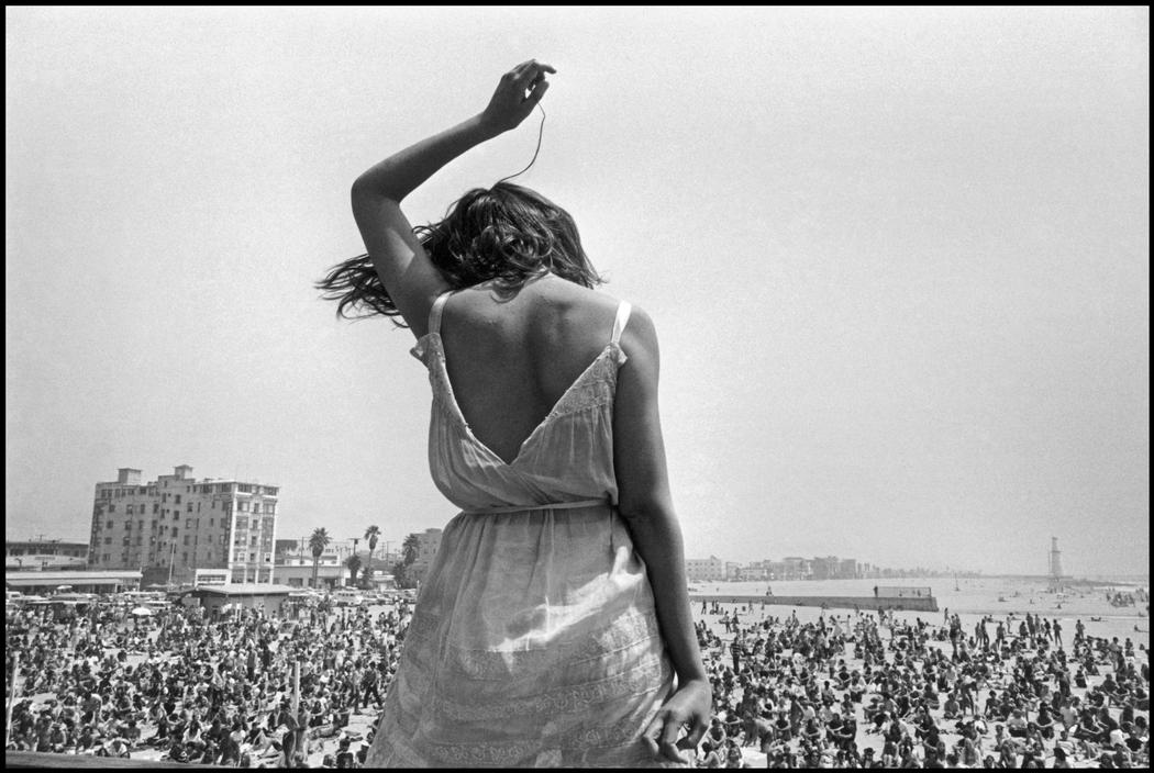 The_RedList's tweet photo. Dennis Stock, "Venice Beach Rock Festival", 1968
https://t.co/6KRiCZeXes https://t.co/WCAUAqczGE