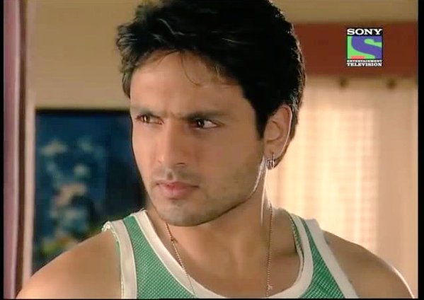 komal1545's tweet photo. @IqEsha @Miqbalkhan Here it is expression with eyebrow :D https://t.co/zbOtMLOMRd