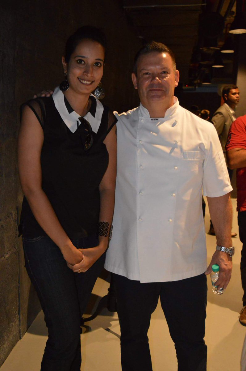 spicecharmer's tweet photo. With @crispycrackling Gary Mehigan for @World_OnAPlate #WOAP2017 #goldrushentertainment #GoldRush #foodblogger #Bloggerlife #fangir #happyme https://t.co/ra0sNj1hi5