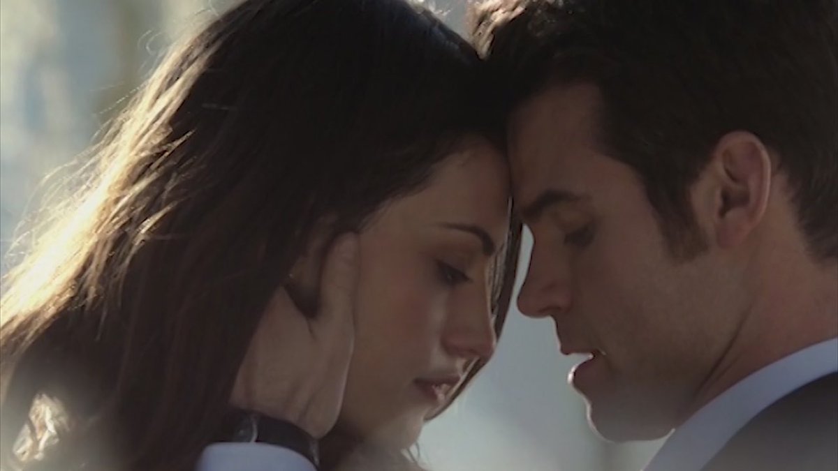 Seriessounding's tweet photo. #TheVampireDiaries 
CHOOSE ONE SHIP "Hayley with"
-Hayley/Jackson 
-Hayley/Klaus
-Hayley/Elijah https://t.co/E5bZrKhahk