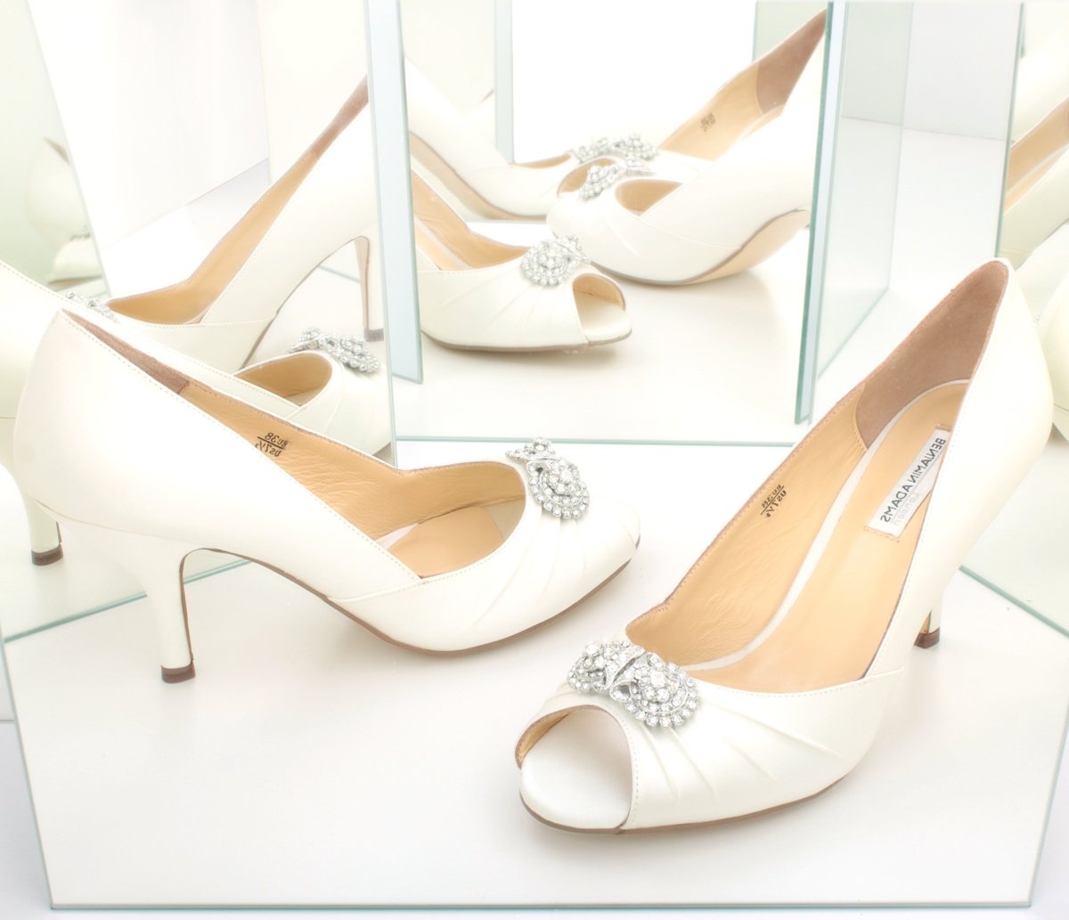BenjaminAdamsLN's tweet photo. Happy Monday! Here's to looking good from every direction with our 'Carmella' heels https://t.co/fvTzqKIxpY #BABeautifulBride #Weddingshoes https://t.co/xxJQHRUq98