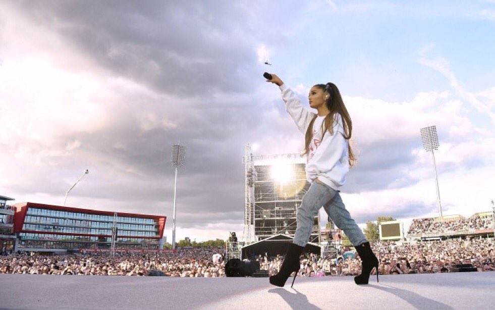 ladygaga's tweet image. Such a beautiful tribute @ArianaGrande & many others paid to #ManchesterVictims & those who love them. A reminder to lead with kindness. 🌈