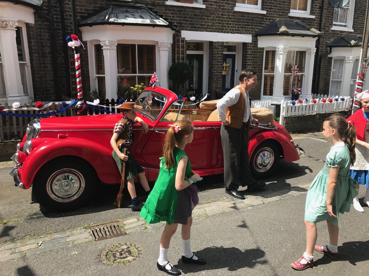 A truly inspirational use of VR, experienced by Nick - who stepped out of his front door into a 1950s street party!! tgvdesign.co.uk/insight/an-ins…