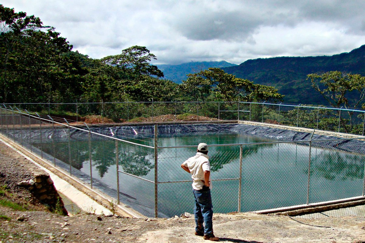 Mely_Romero's tweet photo. La @SAGARPA_mx apoya a comunidades rurales con infraestructura para cuidar el medio ambiente aprovechando sustentablemente el suelo y agua https://t.co/O05pXx9WPk