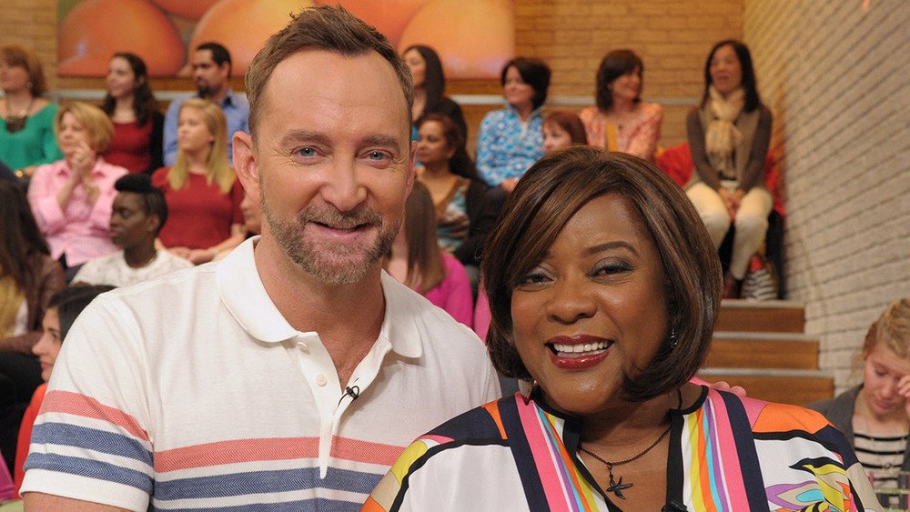 #HomeSweetHomemade Loretta Devine cooks up a yummy dish from scratch with <a href="/thechew/">The Chew</a> &amp; "un-fried chicken" with celebrity chef Trisha Yearwood