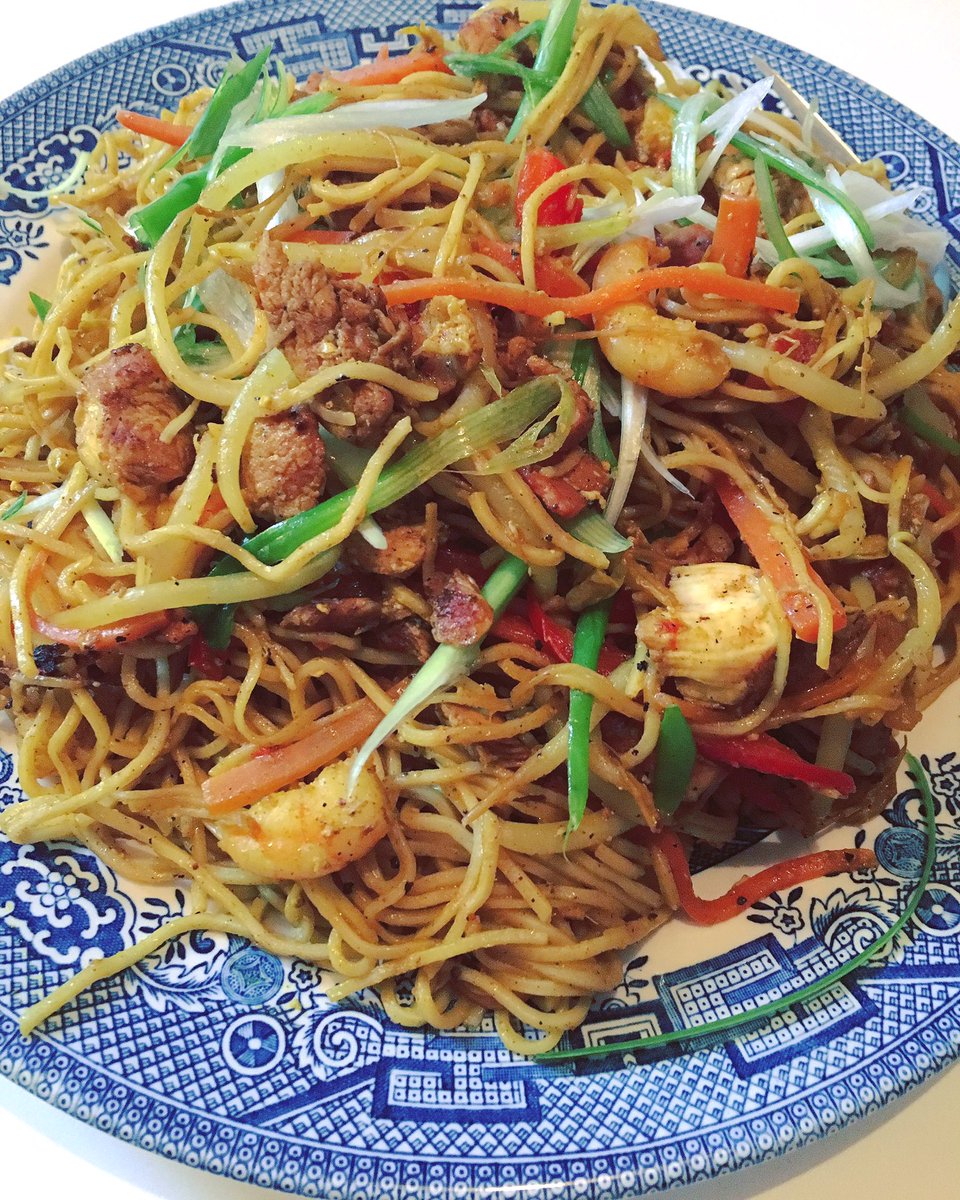 HouseofGreedy's tweet photo. Strong Singapore Noodles game. 👊🏻🌶 Recipe courtesy of @Chinghehuang https://t.co/Of0DuVqQCG
