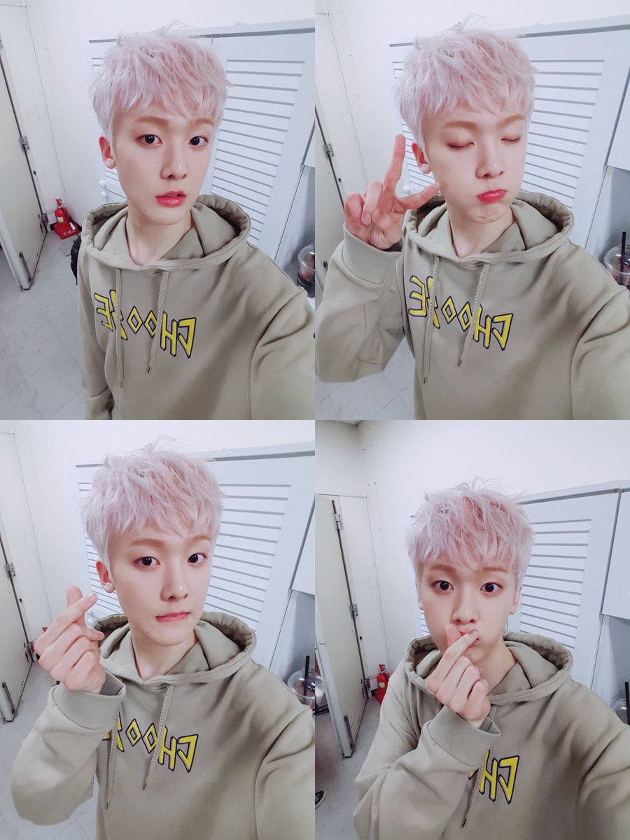 offclASTRO's tweet photo. 오늘도 수고했어요💜💜로하 아프지말고 항상고마워요😁😁
#오늘도 #2시 #><💜 https://t.co/yzetuZXJ7c