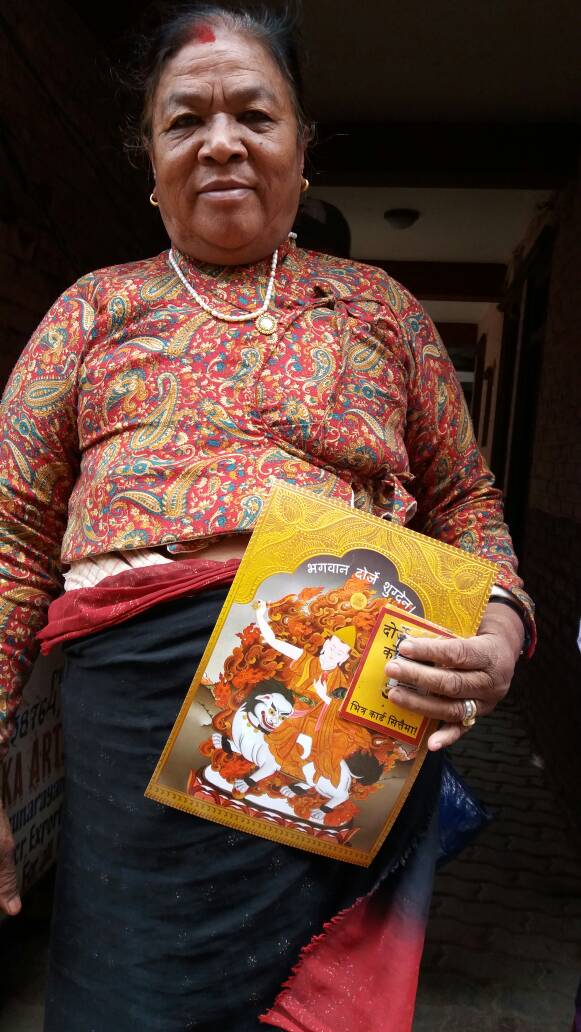 MartinMKC's tweet photo. Fortunate of these people to receive images of a #Buddha from #Kecharians worldwide. @VOT_Tibetan @TalkingTibet @tptusa #GyalwaRinpoche https://t.co/pFSe7fA2Gj