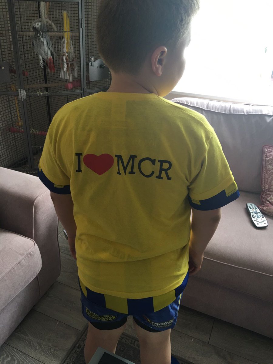 MarkaRoBBo31's tweet photo. A nice touch by the @WWCLSFoundation to add this to the half term camp tshirts #OneLoveManchester well played 👏 https://t.co/X6xHyANoUX