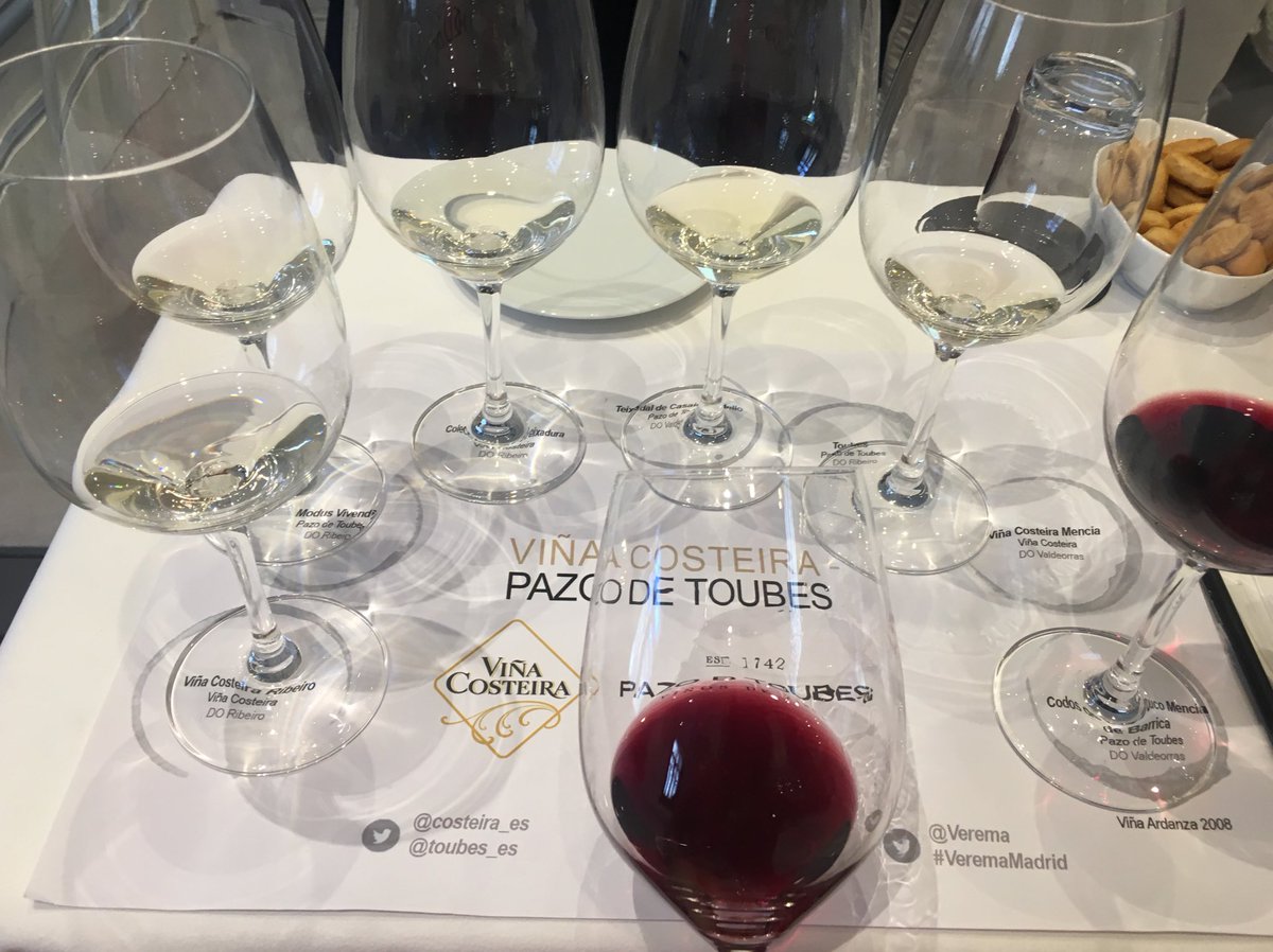 Gran cata de la mano de bodegas <a href="/costeira_es/">Viña Costeira</a> y pazo de <a href="/toubes_es/">Pazo De Toubes</a> potenciando la máxima expresión de #valdeorras y #ribeiro ¡Gracias!🍷