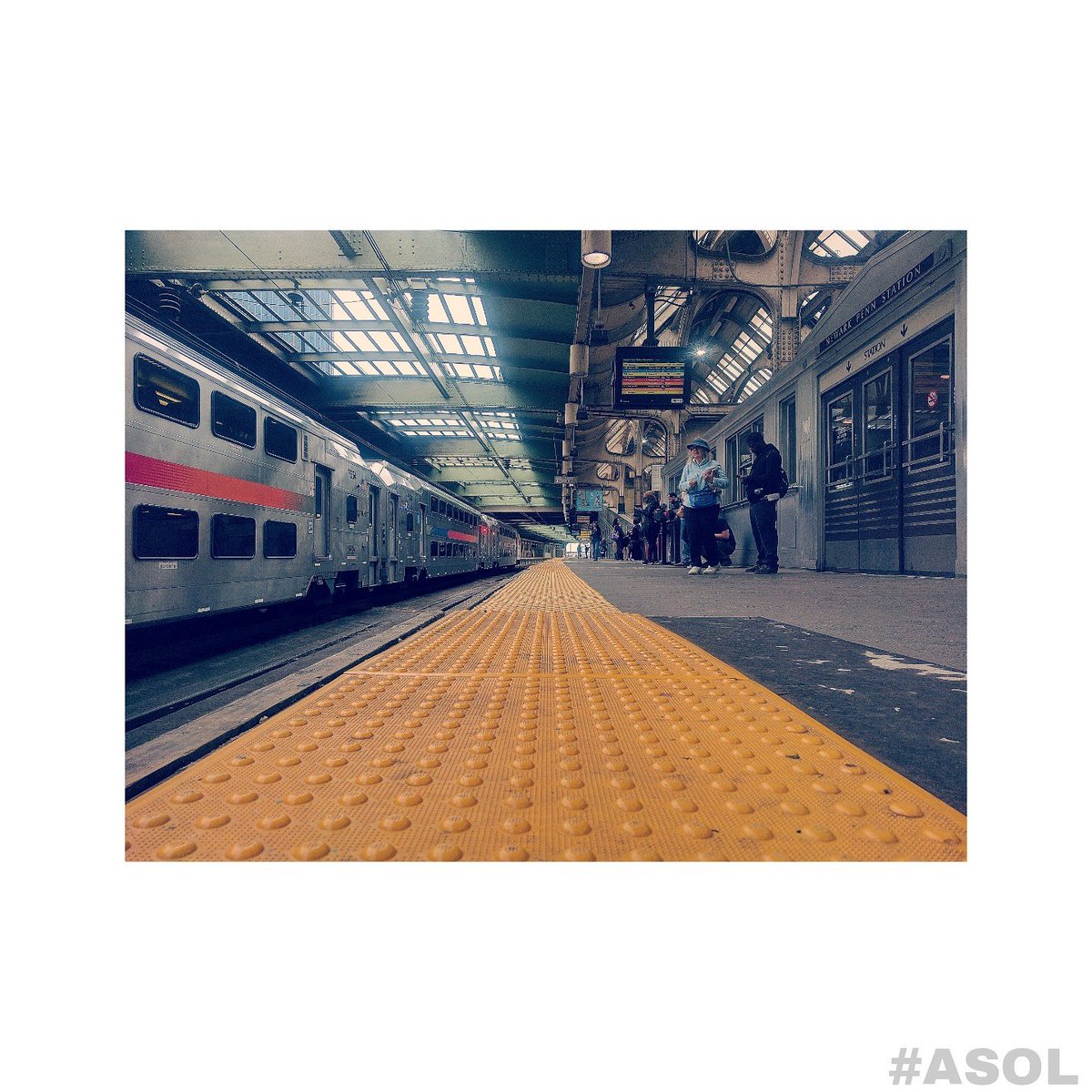 djblackivan's tweet photo. Yellow Brick Road ™
-----
#ASOL #blackivan #photography #photo #train #newark #nj #artist #DJ #music #Producer #me #life https://t.co/ERwkso3gPs