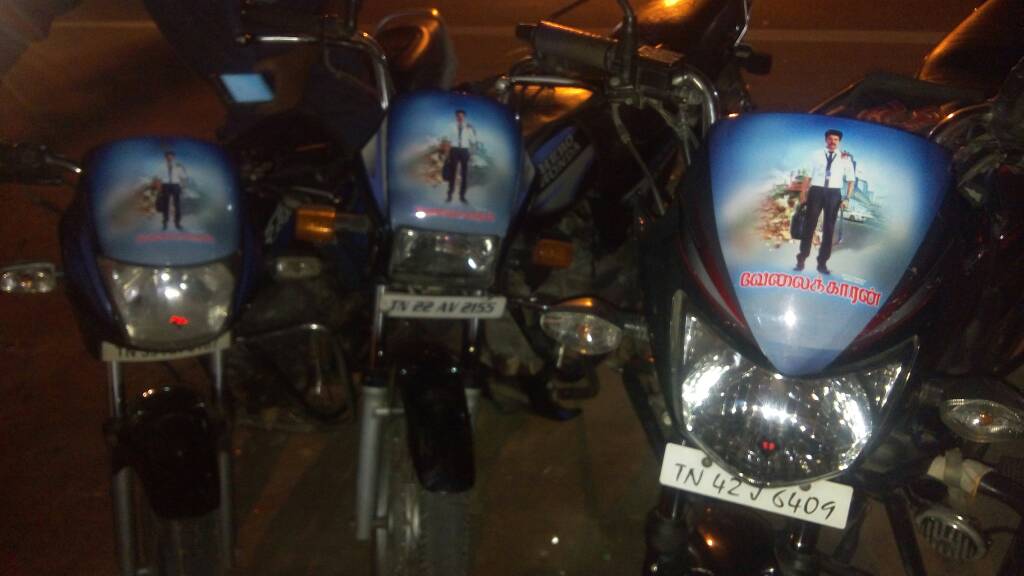 #TirupurSKFC Bike stickers Mass 💪💪👍 #VelaikkaranFL @Siva_Kartikeyan @jayam_mohanraja