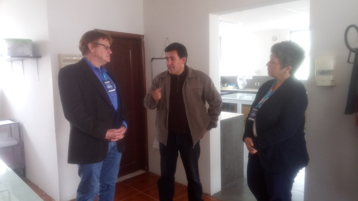 KabilZerouali's tweet photo. Visita laboratorio CEDETERRA @EspochRio con Valérie Verdier @UMR_IPME directora de ECOBIO en el @ird_fr. #IRDecv https://t.co/4Ympz2Ukfc