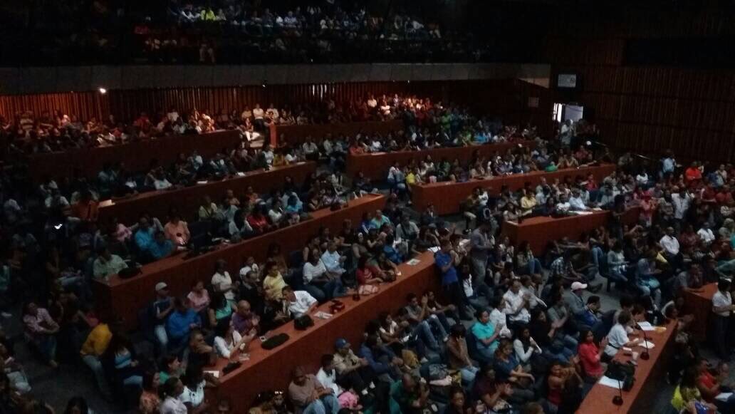 danielquin1's tweet photo. @MPComunas @psuvaristobulo sostiene 2do Encuentro con trabajadores de Comunas por la #Constituyente @NicolasMaduro @TareckPSUV https://t.co/3TpjRQlHtV