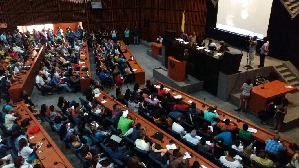 danielquin1's tweet photo. @MPComunas @psuvaristobulo sostiene 2do Encuentro con trabajadores de Comunas por la #Constituyente @NicolasMaduro @TareckPSUV https://t.co/3TpjRQlHtV