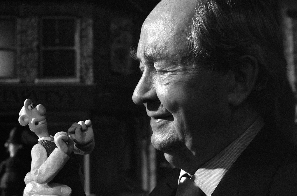 aardman's tweet image. So sad to hear of Peter Sallis' death, known to millions as the voice of Wallace. A touching statement by Nick Park: aard.mn/2qTmSYx