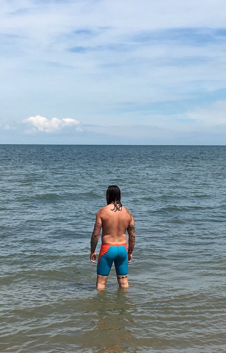 KinaMaraCo's tweet photo. Smarty pants: @aaron_carr23 rocking the @KinaMaraCo Kingfisher look at Reculver this wkend. #swimwithstyle #followtheblue #outdoorswimming https://t.co/s9Il3e58EJ