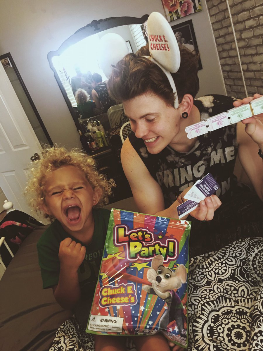 LeviJones's tweet photo. Thanks @ChuckECheeses for making my little pal Kadens day 😊 https://t.co/2EVHPgMj6z