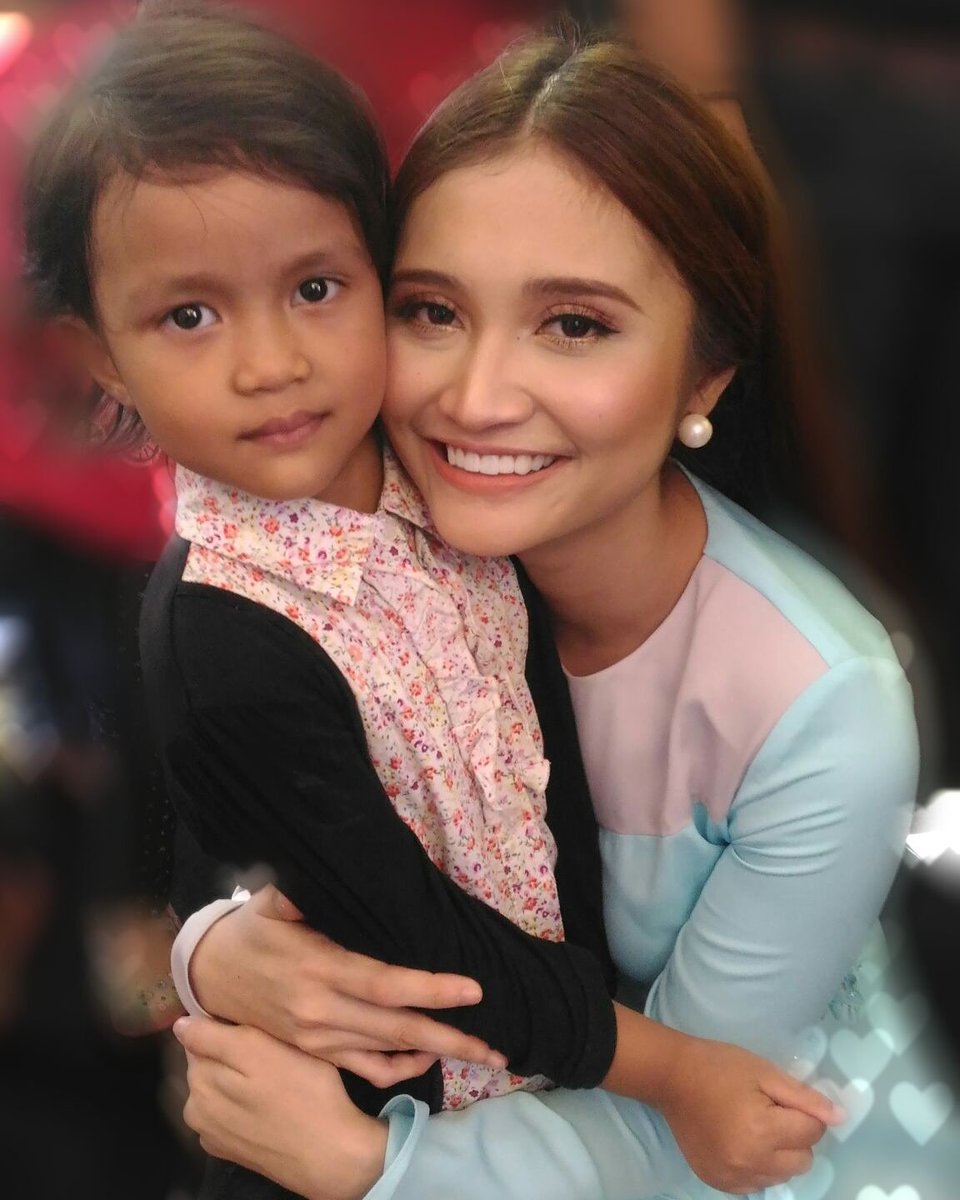 FieDozZ's tweet photo. Baby girl kecik ngan baby @Ayda_Jebat #KuKirimCinta https://t.co/OaiDhtHmPX