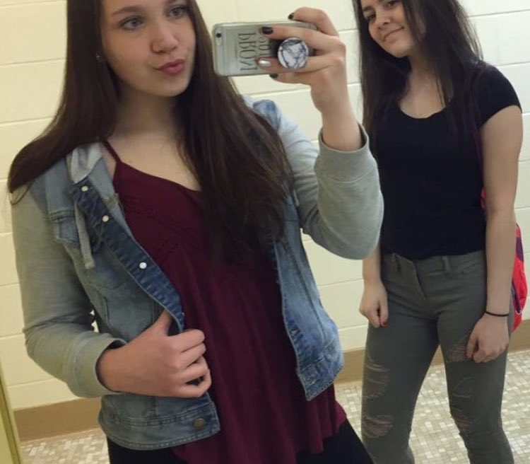 Sluts4Cum's tweet photo. Which would you rather fuck left or right and why? #cumtribute #cumslut #slut #fuck #cum https://t.co/3f5QMkt0Xl