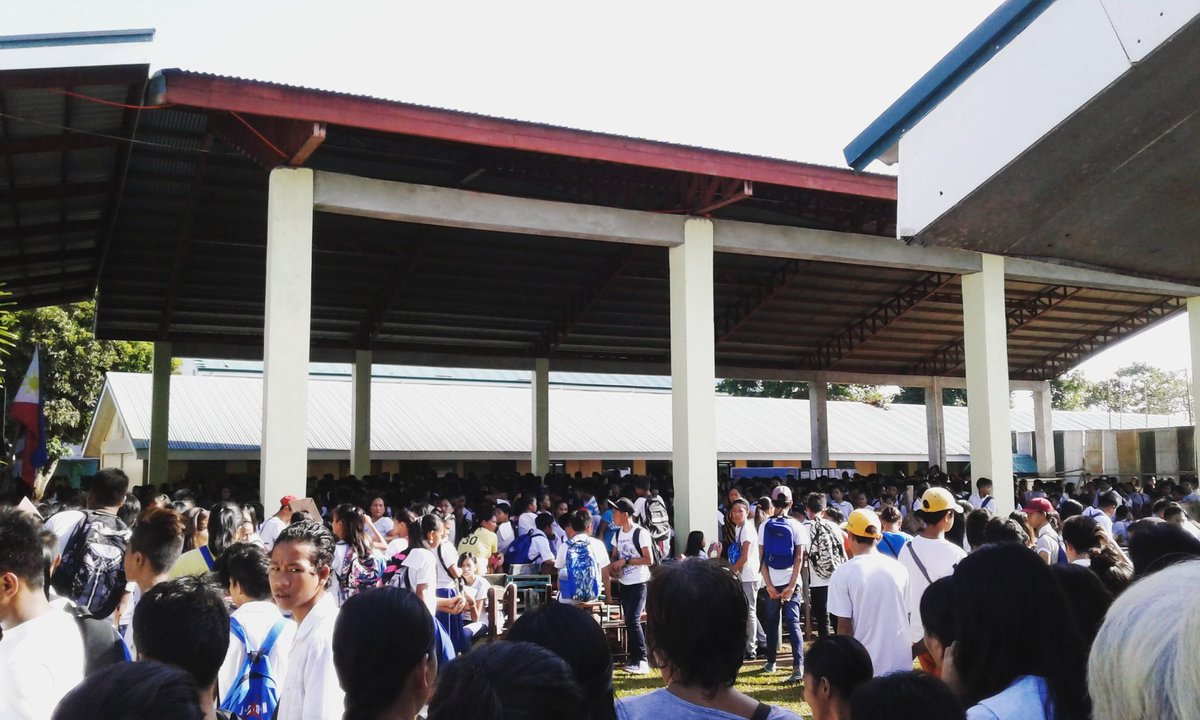 iamjerryish's tweet photo. Yday's First day of school. #CCNHS #Flyers #SY2017 😆👌 https://t.co/7nvnxmQ7to