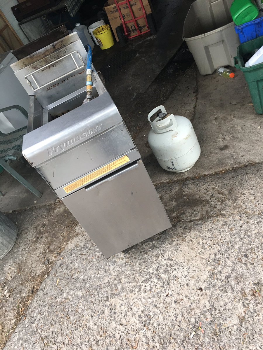 And we have our deep fryer back😂 thanks to everyone that texted us and told us who took it😊