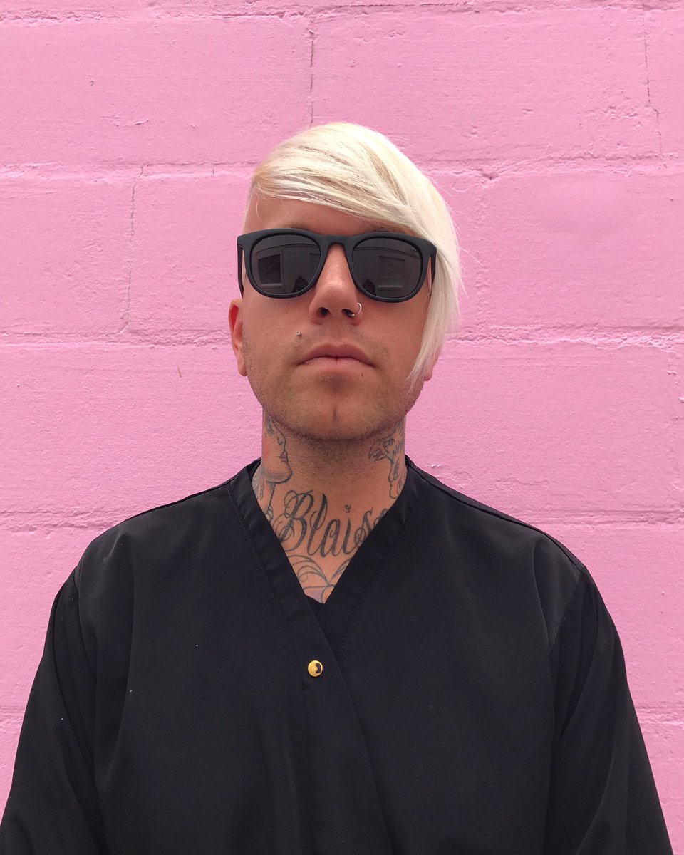 FRONZ1LLA's tweet image. RT if you want me to roundhouse kick you to the grave 💀