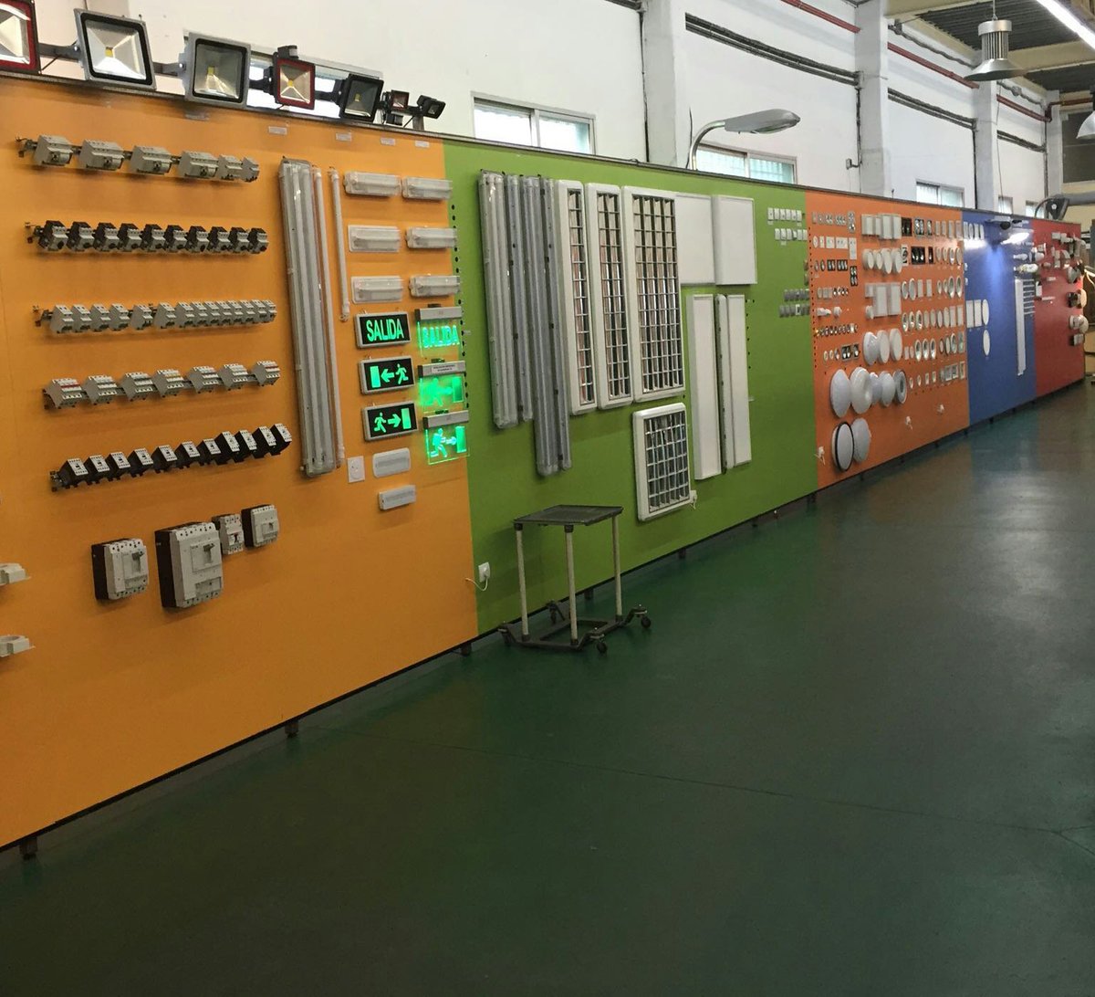 Ya puedes hacer tus compras al salir del trabajo. Cerramos a las 8 de la tarde.