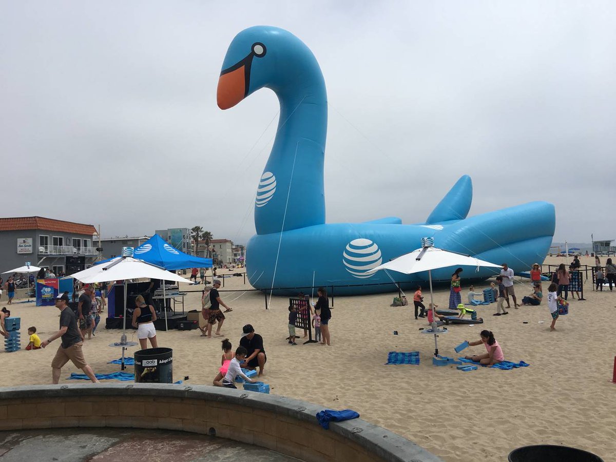 ZONSolar's tweet photo. @ATT @iHeartRadio @GWR @ZONSolar loved the swan, and keeping your guests mobile devices charged up w/ #Powersol ! https://t.co/4CxJZowHCo