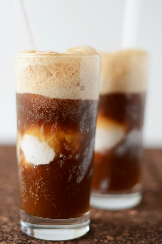 PopCityPopcorn's tweet photo. June Flavor of the month, "Root Beer Float." A delicious mix of our Root Beer Caramel Corn and Vanilla Bean.  Stop in and grab a bag! https://t.co/EKq9OjN5Rm