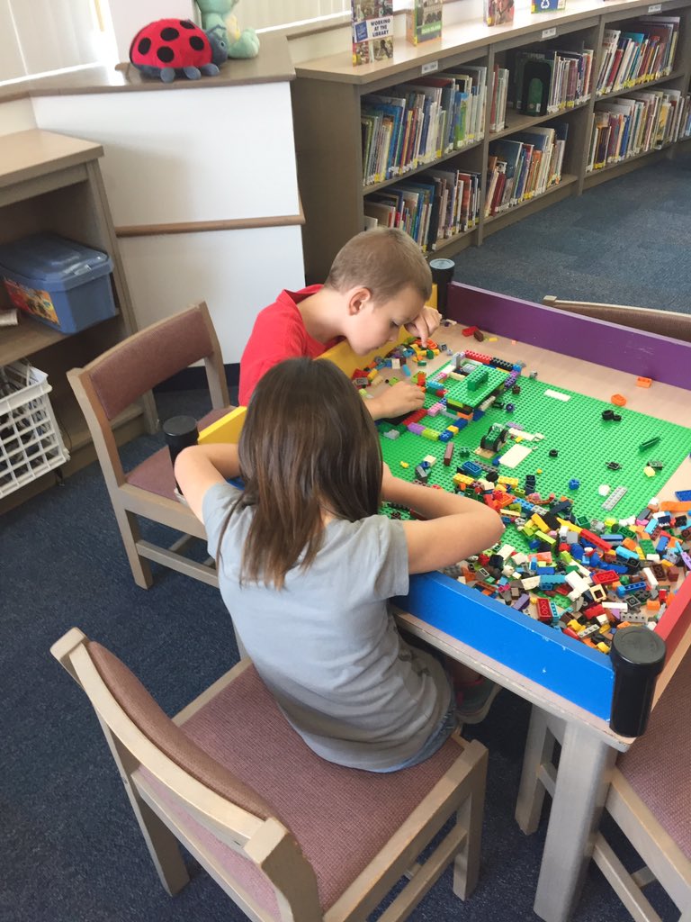 williamsrus5's tweet photo. First day of makerspace at Maplewood today!! #Nkcschools #nkcstem #family https://t.co/ywh7bnmRAb