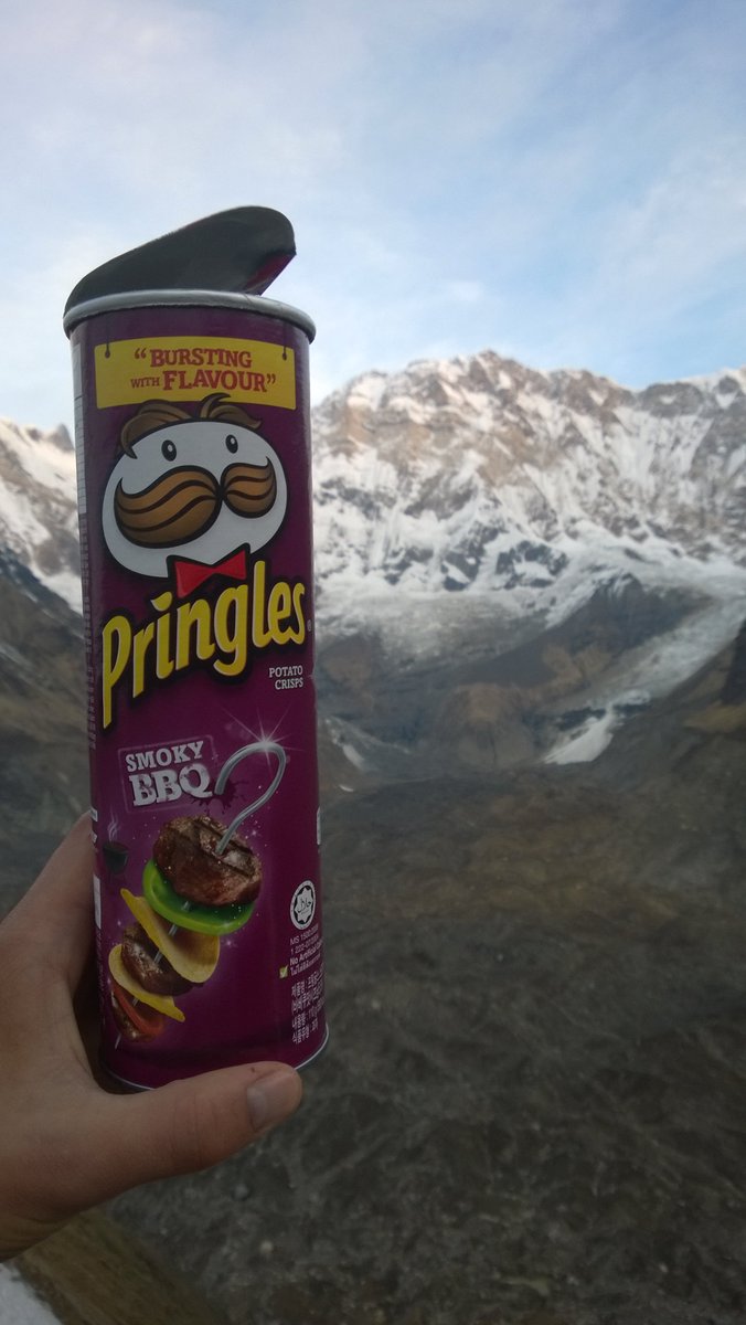When you trek all the way up to Annapurna BC in #Nepal to enjoy some #SmokyBBQ #Pringles at 13,600 feet up! 🗻🇳🇵🌏 @Pringles_UK @Pringles