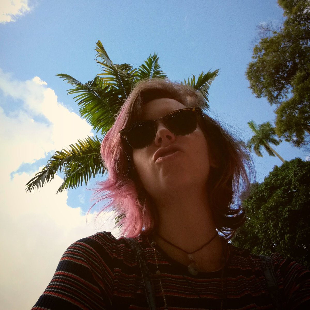 itsnotcaroline's tweet photo. My hair isn't pink anymore, but fuck it, I rarely take good selfies #NewProfilePic https://t.co/MMB3tJtfqX