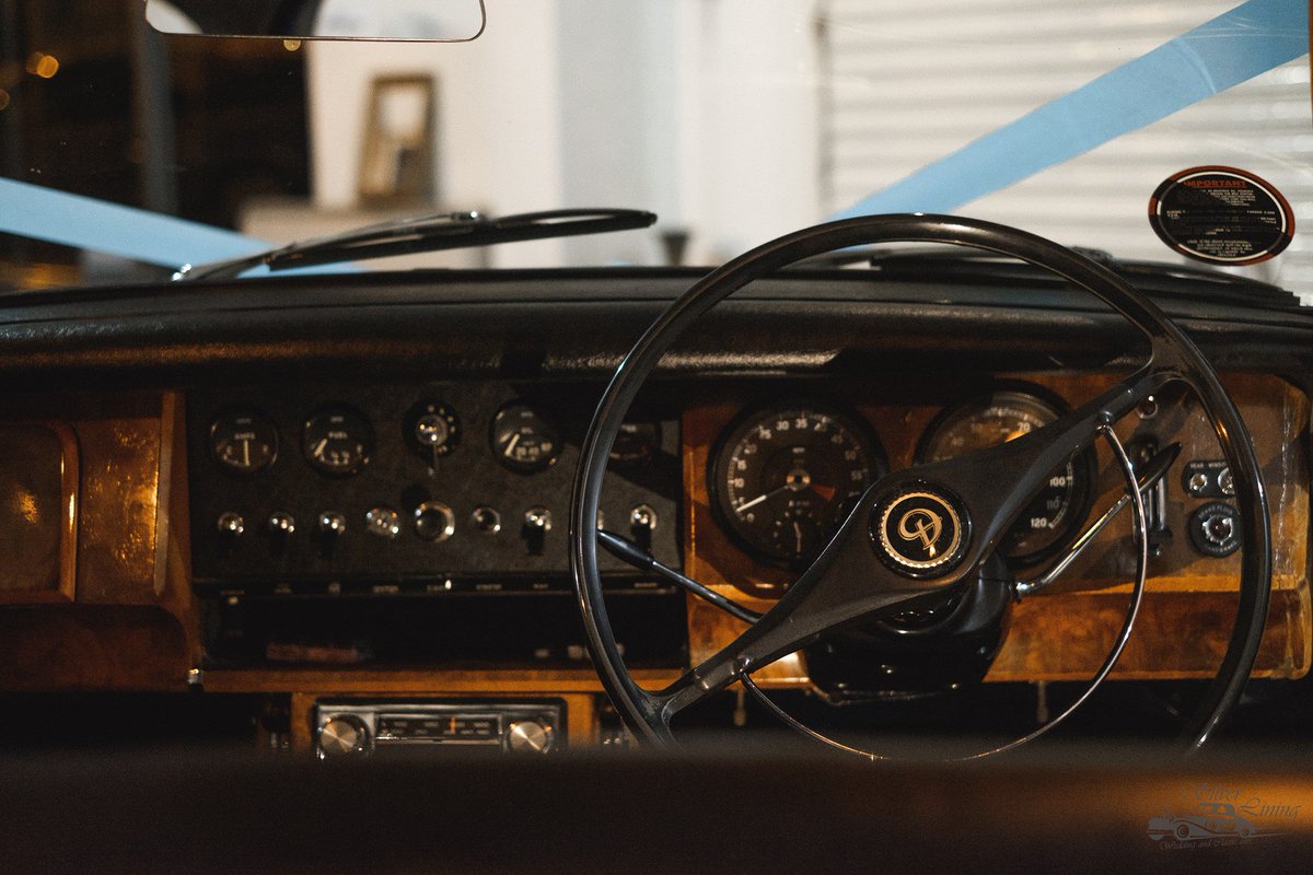 silverlining117's tweet image. You cant beat classic car interior, genuinely stunning 😍
 #weddingcars #classiccars #vintagecars #wedding #classicinteriorcars