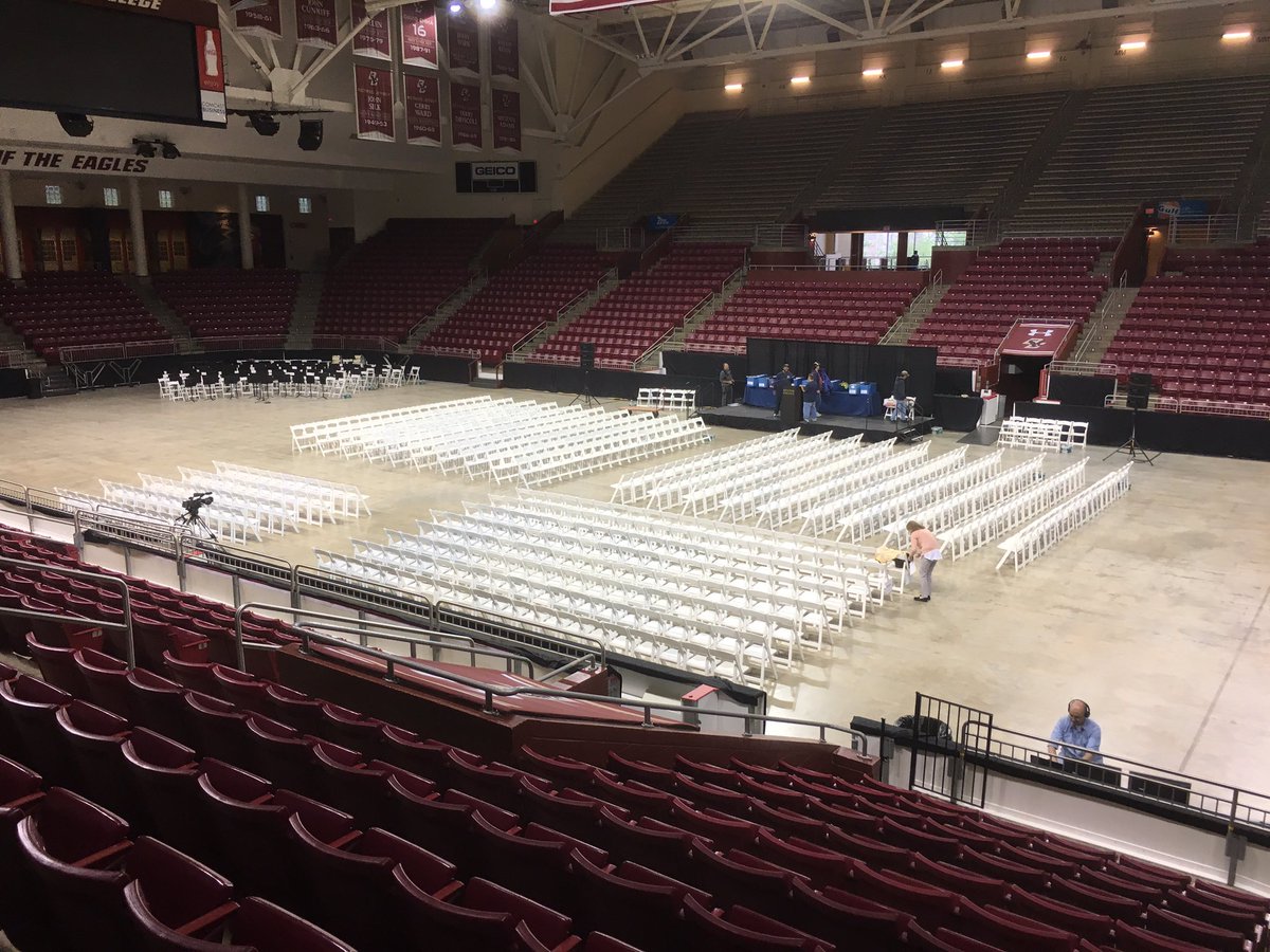 NHS_GLO's tweet photo. We are ready for #graduation2017! #Classof2017 #NeedhamHS #GoRockets https://t.co/IjdOPc0Bke