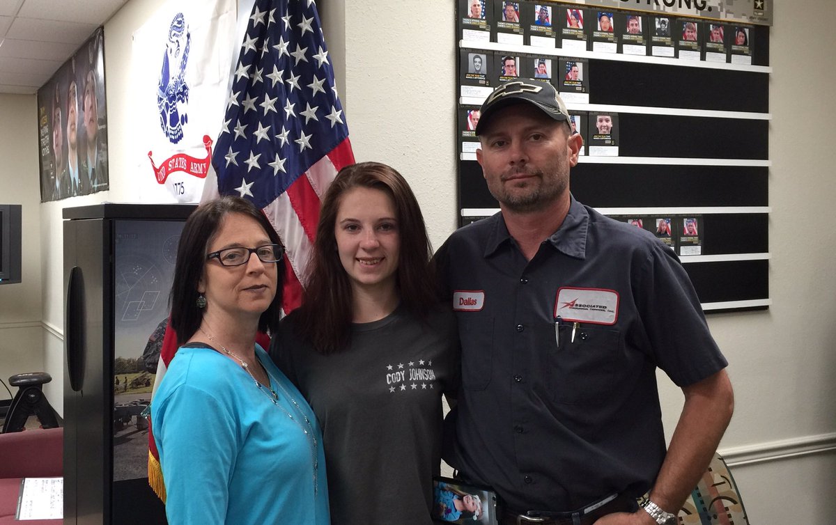 belynda_smith's tweet photo. US ARMY bound 😍🇺🇸🖤💛@CodyJohnsonBand #MAGA #fortjacksonsc https://t.co/JDbu1Q26sQ