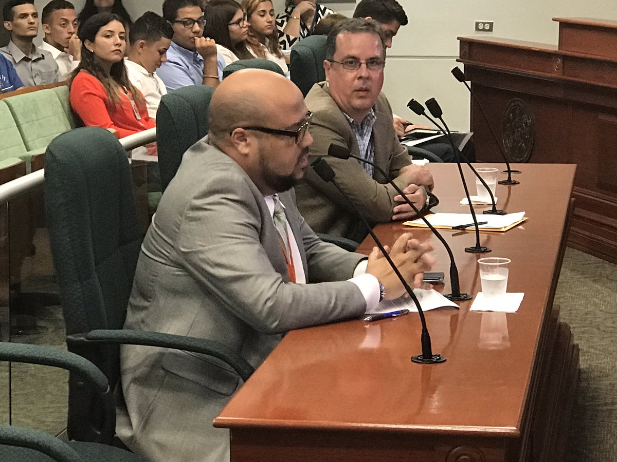 CamaraConPR's tweet photo. Depone ante la Comisión de Gobierno José Nin, presidente de la Asociación de Taxistas Turísticos. #PC1084 https://t.co/WMKzcBWsp3