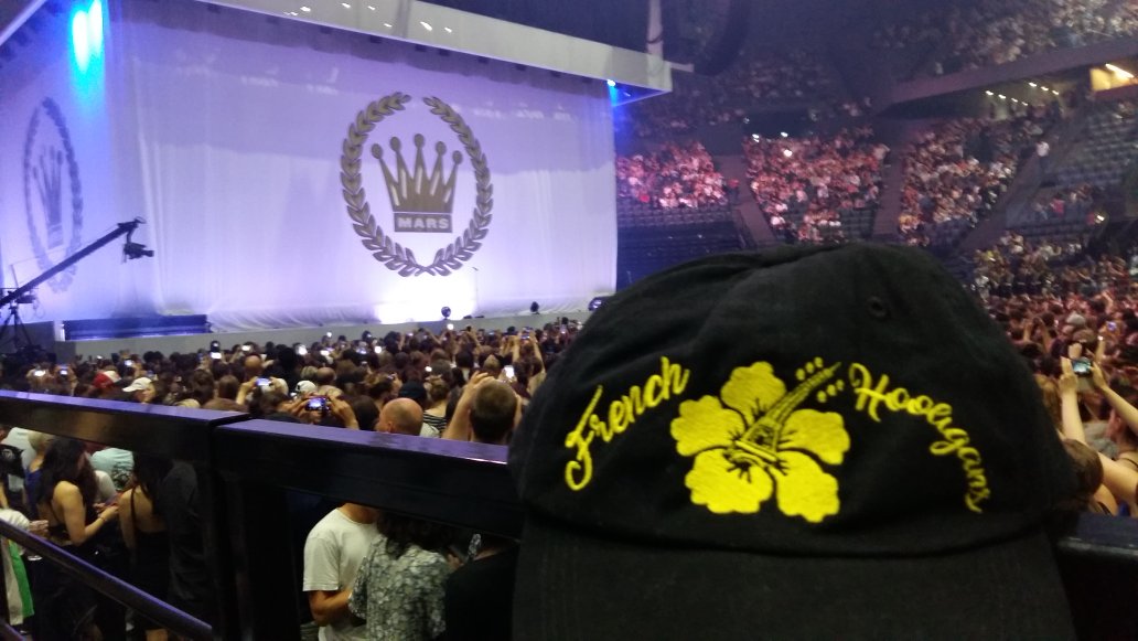MilOO19130's tweet photo. @BrunoMars #HooligansInParis #FrenchHooligans @AccorH_Arena #24KMagicWorldTour https://t.co/YezkGKsYYw