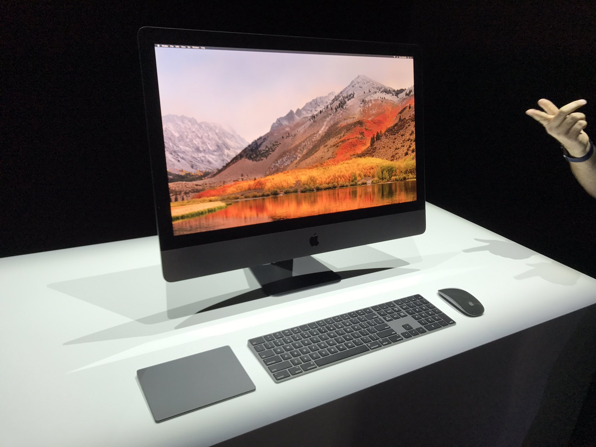 iMac Pro (2017) — Magic Trackpad