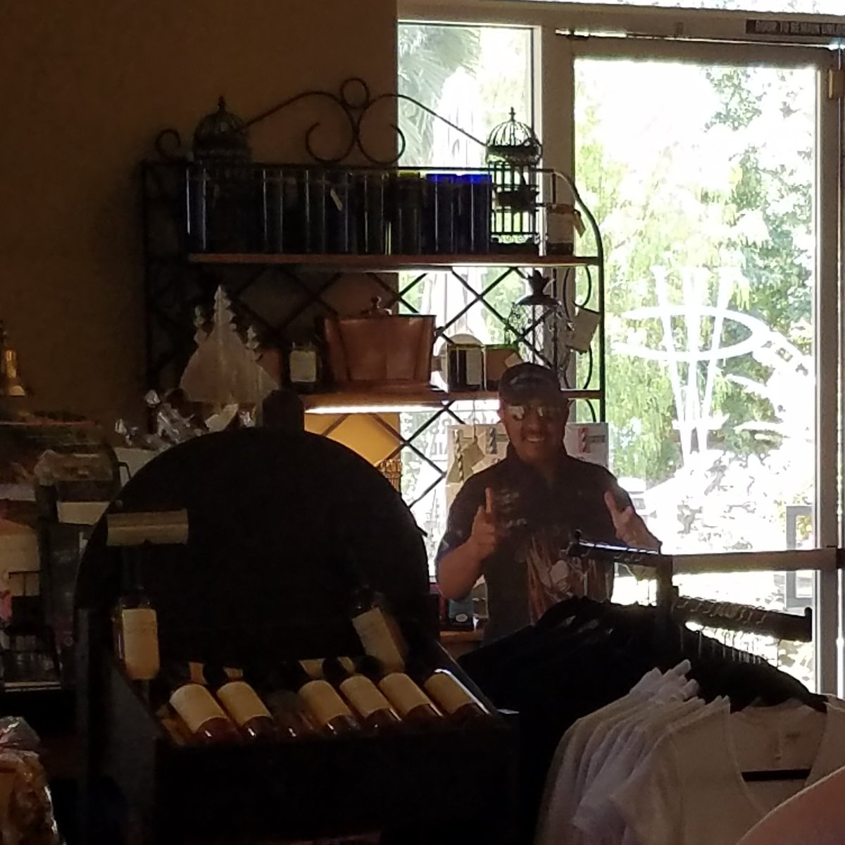 VicClevenger's tweet photo. Wilson Vineyards with Junior #theCookinComedian #wheresjunior #comedy #BBQ https://t.co/83e46raAHn