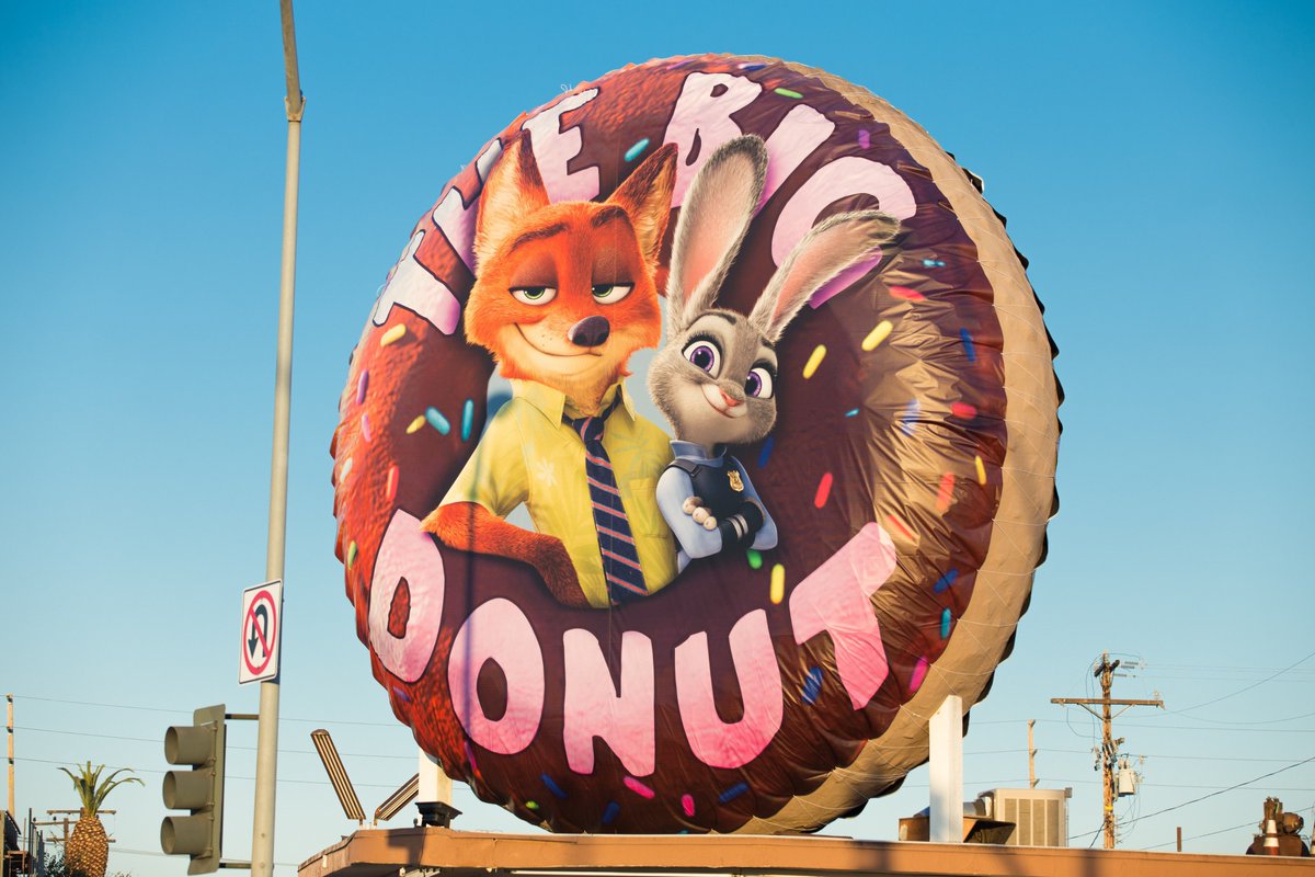 bigpicturemag's tweet photo. .@cracustom gives a unique Californian landmark a vinyl makeover. https://t.co/DJjJTaWC9f #WideAngle #vinylwraps #innovation #wideformat https://t.co/JivjIlC7C4