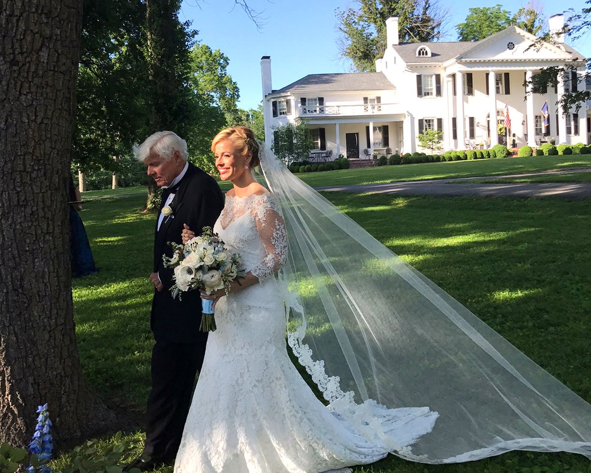 CNN correspondent Pamela Brown is married! See the first photos from her  Kentucky wedding: https://t.co/BKSudx1SMm, image size:1200x960
