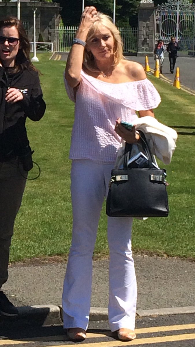 icecrystalcubes's tweet photo. It's ok @MiriamOCal  we have delivered our ice cubes for the drinks @bloominthepark  😁 https://t.co/vyPUq9t2Vn