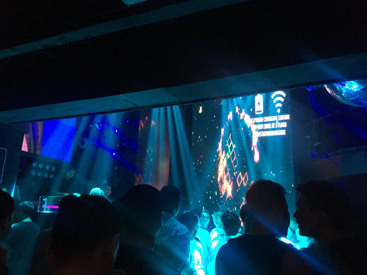 mandy___tsai's tweet photo. Crazy night at bangkok. #bangkok #night #nightclub #djstationbangkok https://t.co/IHUlsBQSxL