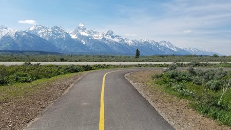 3creekranchgolf's tweet photo. Here are some tips for alternative rides around #JacksonHole this summer. #friendsofpathways #uber #bikeshare https://t.co/uQsx2SujGm https://t.co/GFT8khuQoY