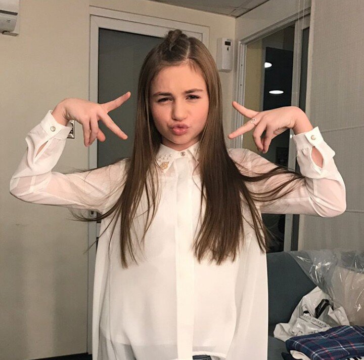 LRSKrisia's tweet photo. Krisia was on BTV recently.

These are her moods before that.

#BTV #SlavisShow https://t.co/5WbQtOqiwl