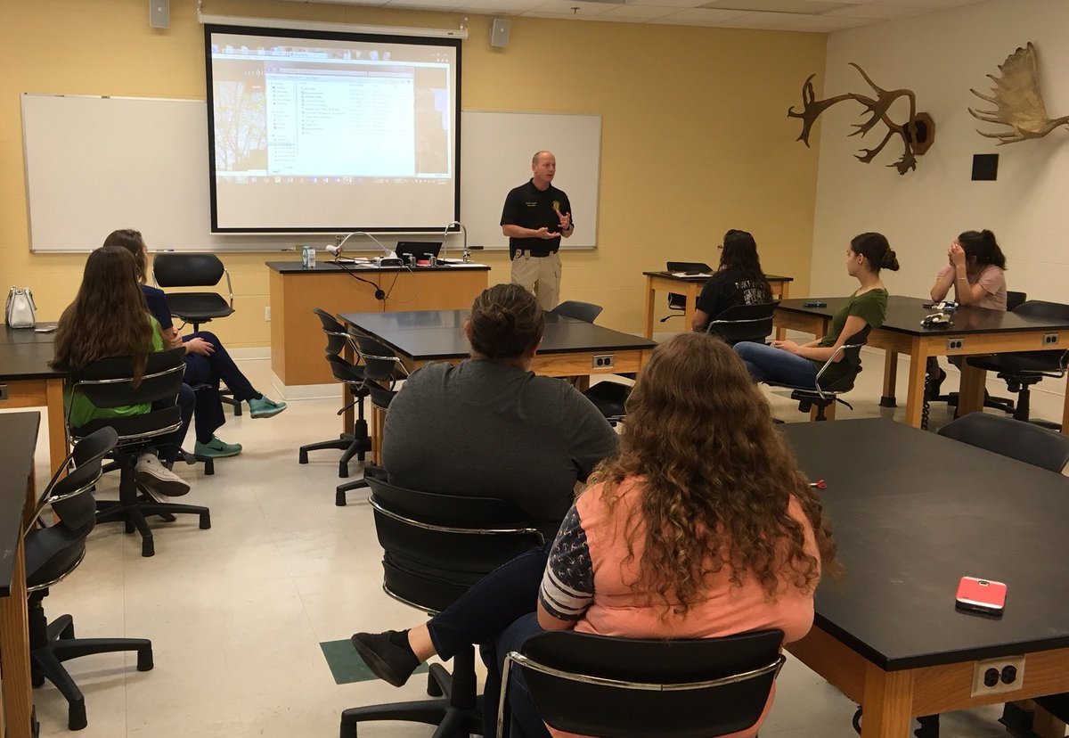 DrJRobinson23's tweet photo. Who said high schoolers don't do anything in the summer? This group had a blast learning about the human heart and CSI/DNA @LeeU today. https://t.co/dEavBtbQXw