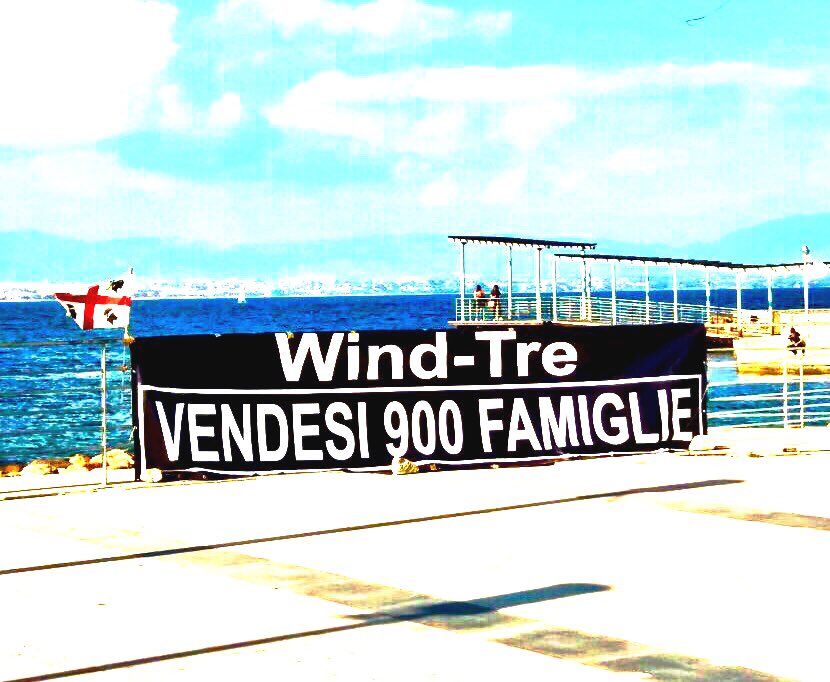 cor_ve's tweet image. Come dice Fiorello "avvisiamoli tutti" che vogliono vendere 900 famiglie #noesternalizzazionewindtre #wma17